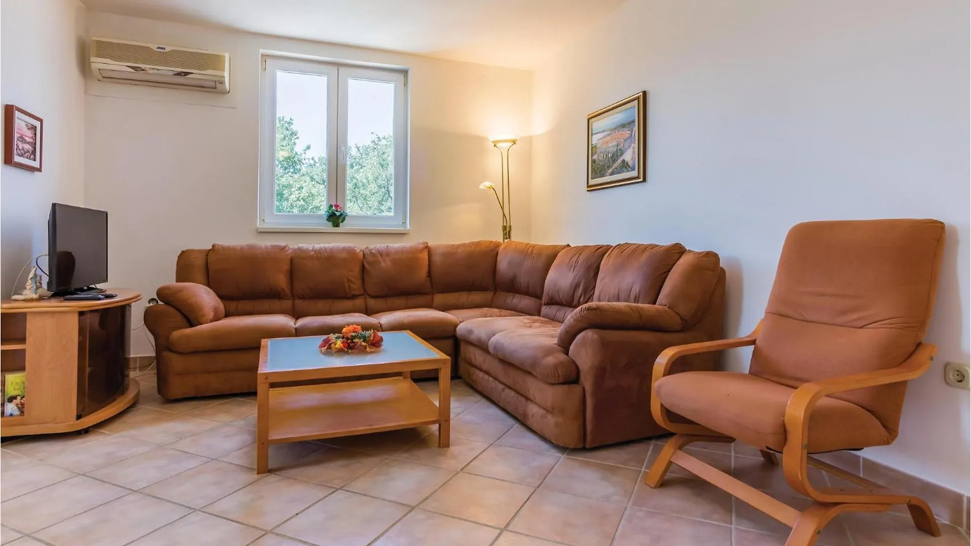 Amazing Apartment In Medulin With Kitchen